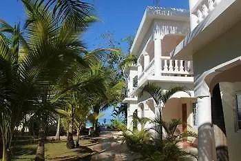 נגריל Zanzi Beach Resort 3*,